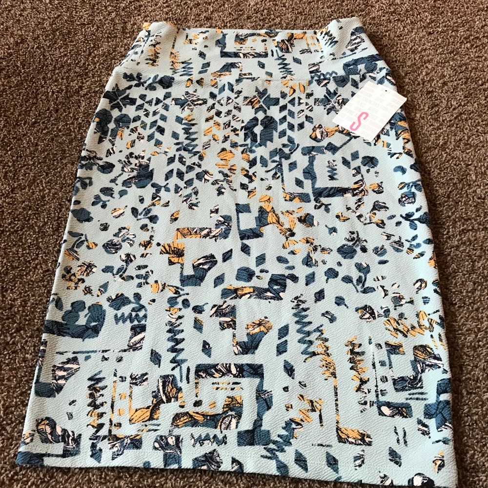 S Lularoe Cassie
